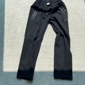 Nike Phenom Elite Woven Running Pants green Men’s Size M and Nike tech fleece M